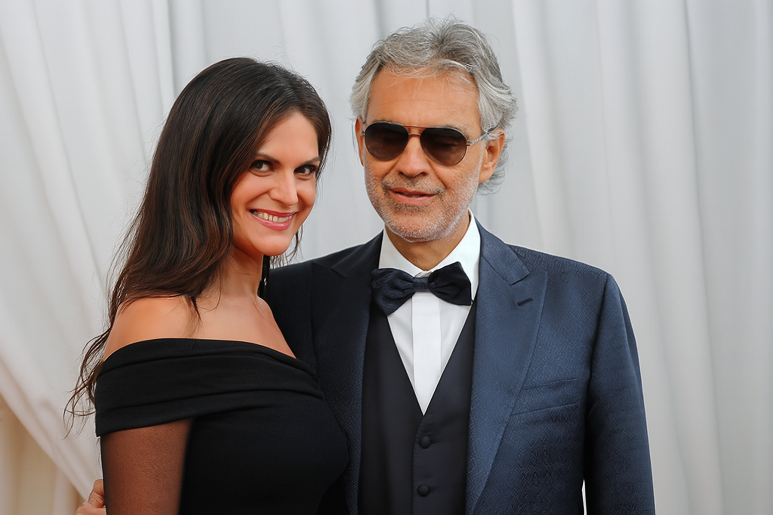 Die direkte und einfühlsame Antwort auf die Kernfrage „Andrea Bocelli Tochter blind“ lautet ja. Virginia Bocelli wurde mit einer Sehbehinderung geboren